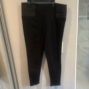 Willow and Clay Black High-Waisted skinny pants